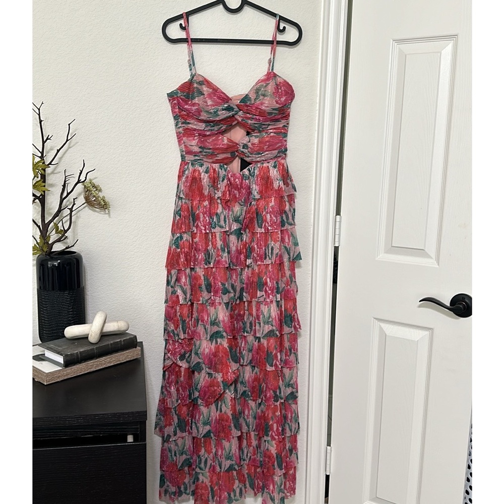 NWT Gianni Bini
Grace Plisse Floral Print Sweetheart Neck Cut-Out Tiered Dress - Picture 4 of 12